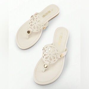 Beige Dream Pairs Flip Flops Size 11